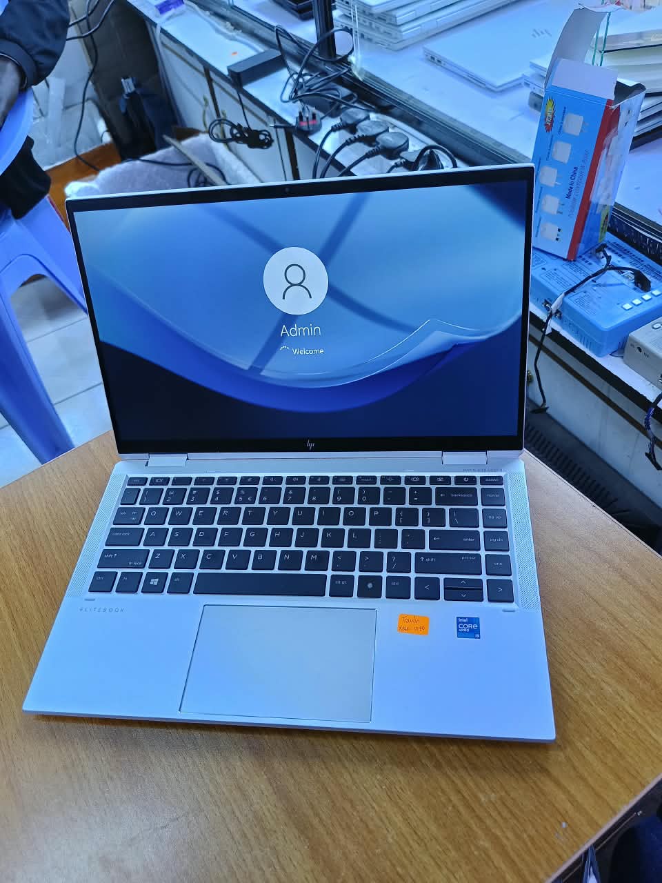 Hp elitebook x360 1040 g8  core i5 11th gen 16gb ram 256 gb ssd